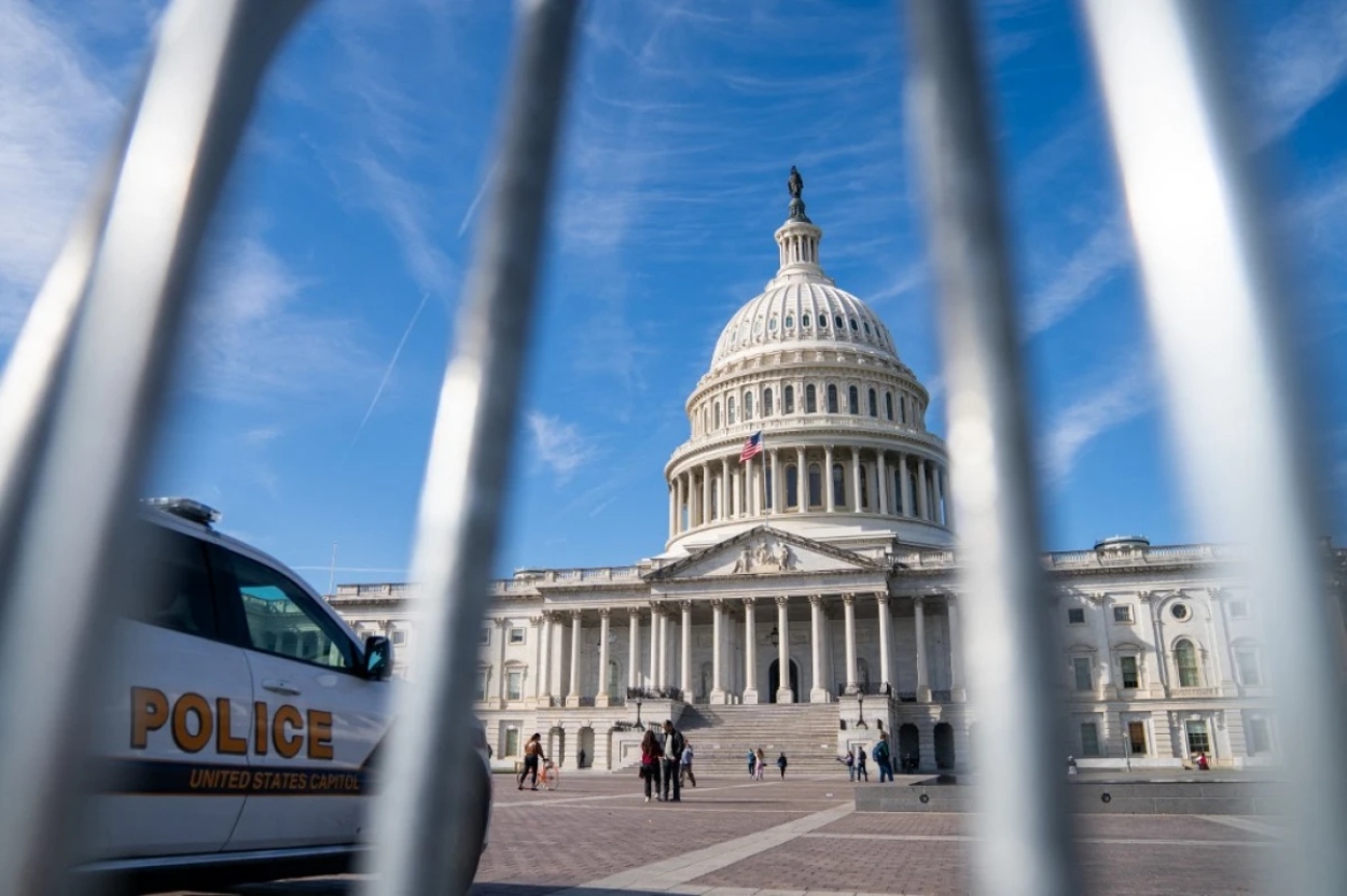 Elecciones en Estados Unidos hoy: hombre fue arrestado por oler a combustible