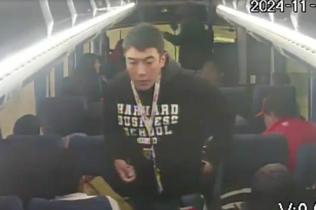 Revelan el rostro de ladrón que asaltó bus en la avenida Boyacá, en Bogotá
