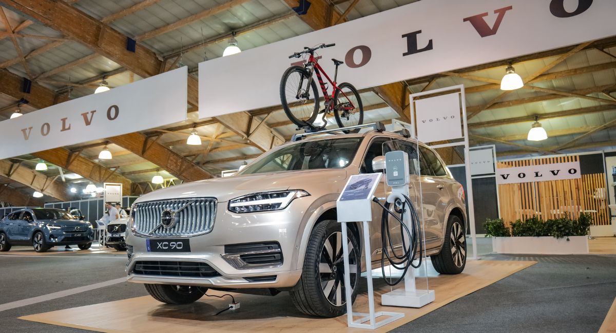 La marca Volvo llega al Salón del Automóvil con récord en ventas de carros eléctricos en Colombia y estas son sus novedades.