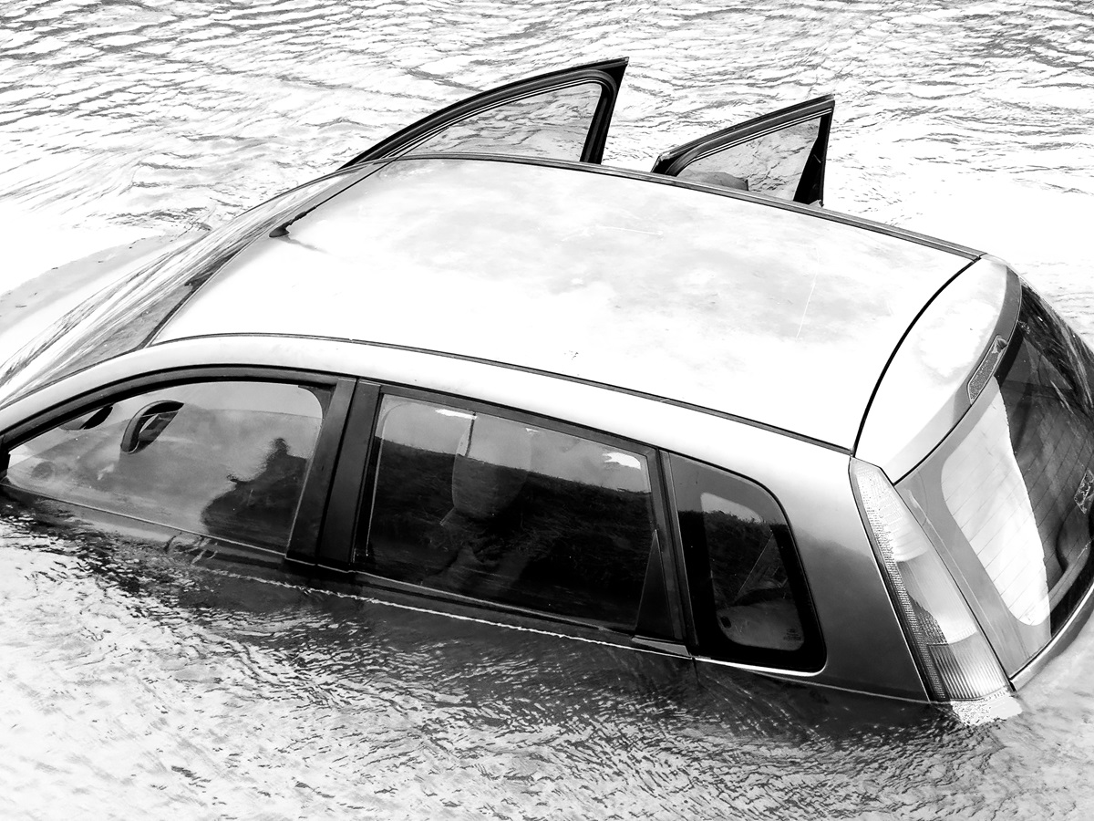 ¿Qué pasa cuando un carro se inunda? 