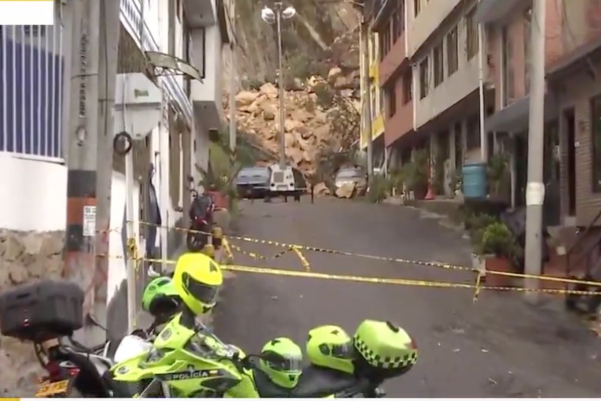 Derrumbe en Bogotá por lluvias: familias en Usaquén pasaron noche en la calle 