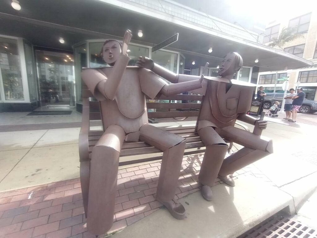 Obra de Edgardo Carmona en Fort Myers./ Óskar Ortiz (Pulzo)