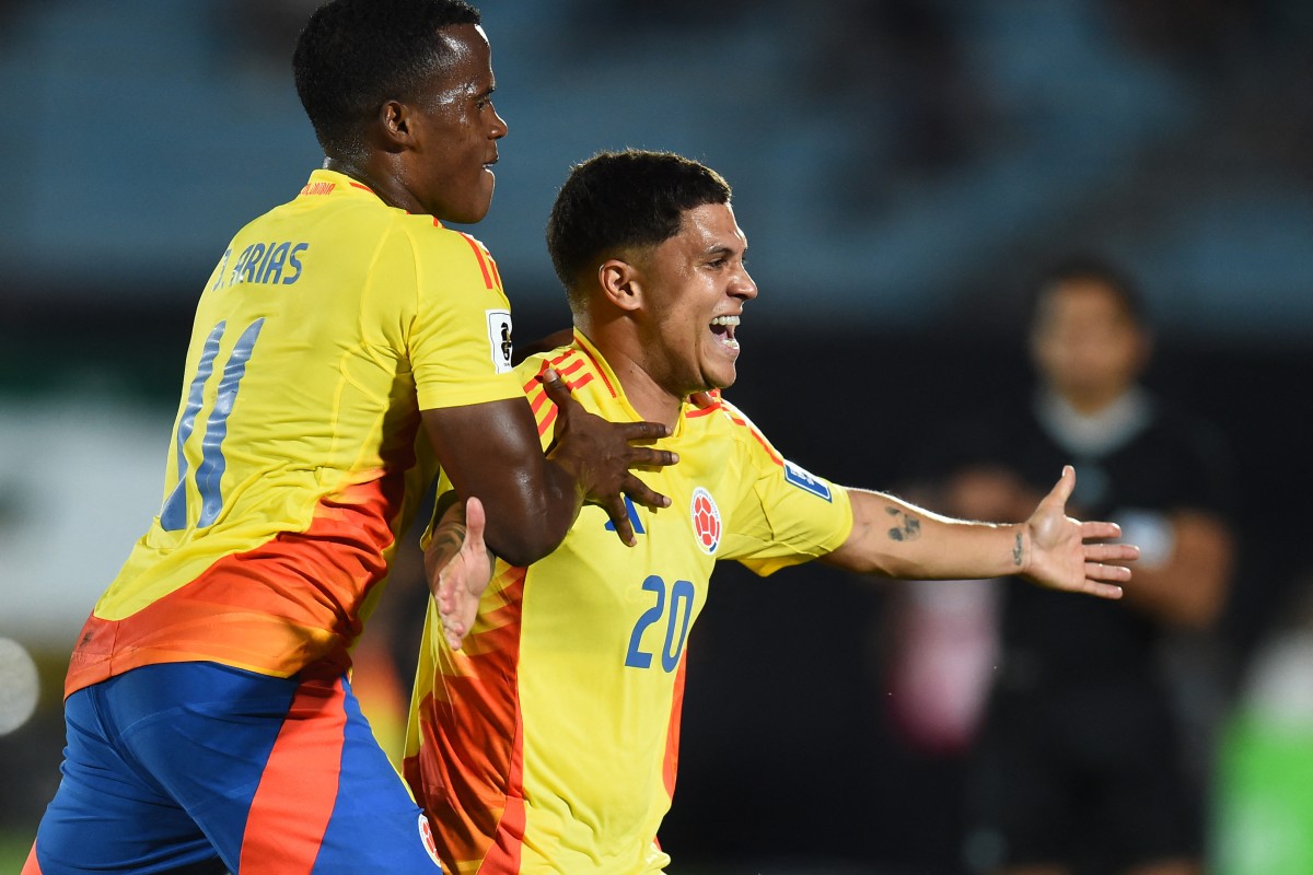 Juan Fernando Quintero anotó, de tiro libre, gol con la Selección Colombia en su partido contra Uruguay por las Eliminatorias Sudamericanas. Acá, el video.