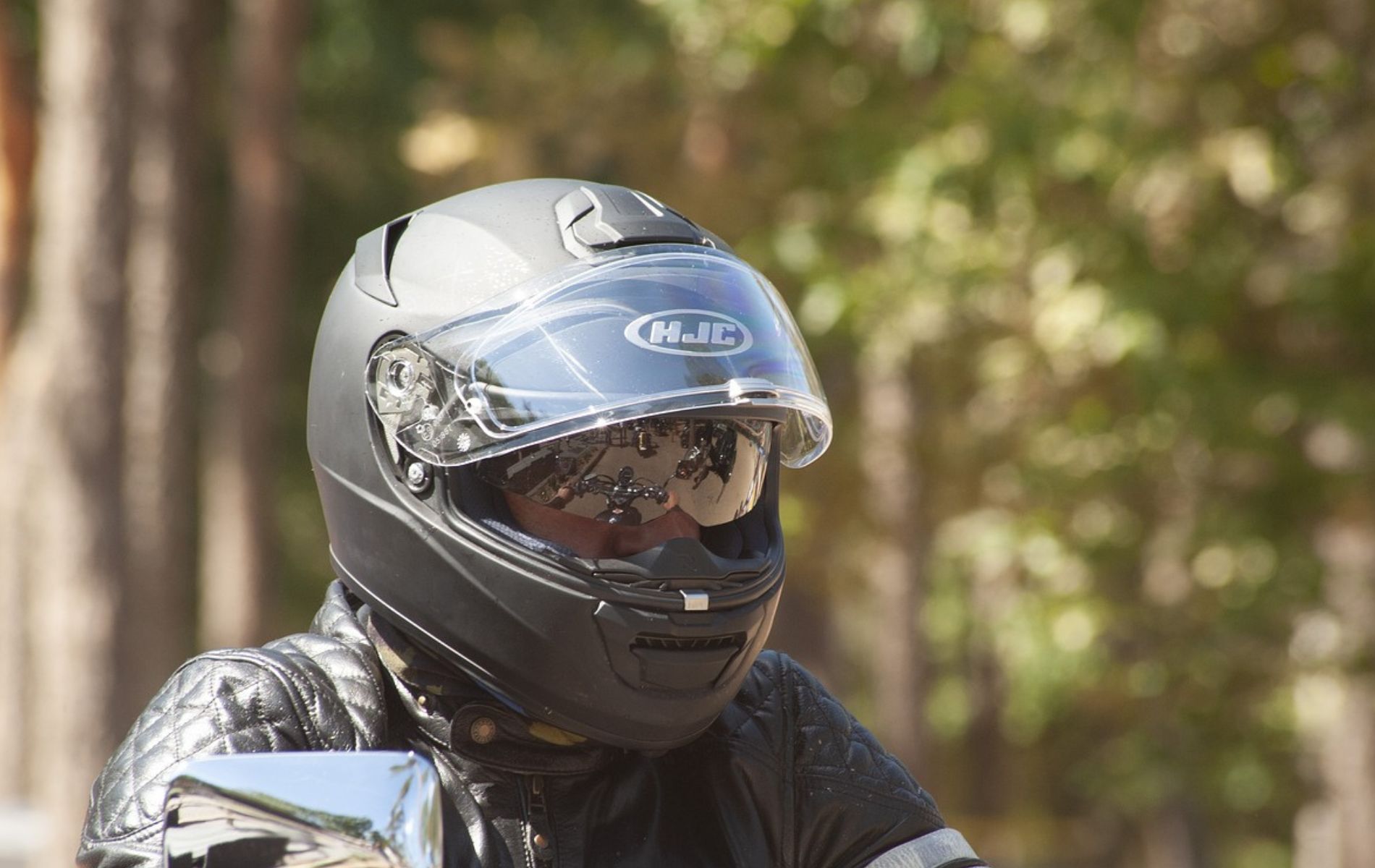 Motociclistas en Colombia que no usan casco podrían evitar pagar altas multas