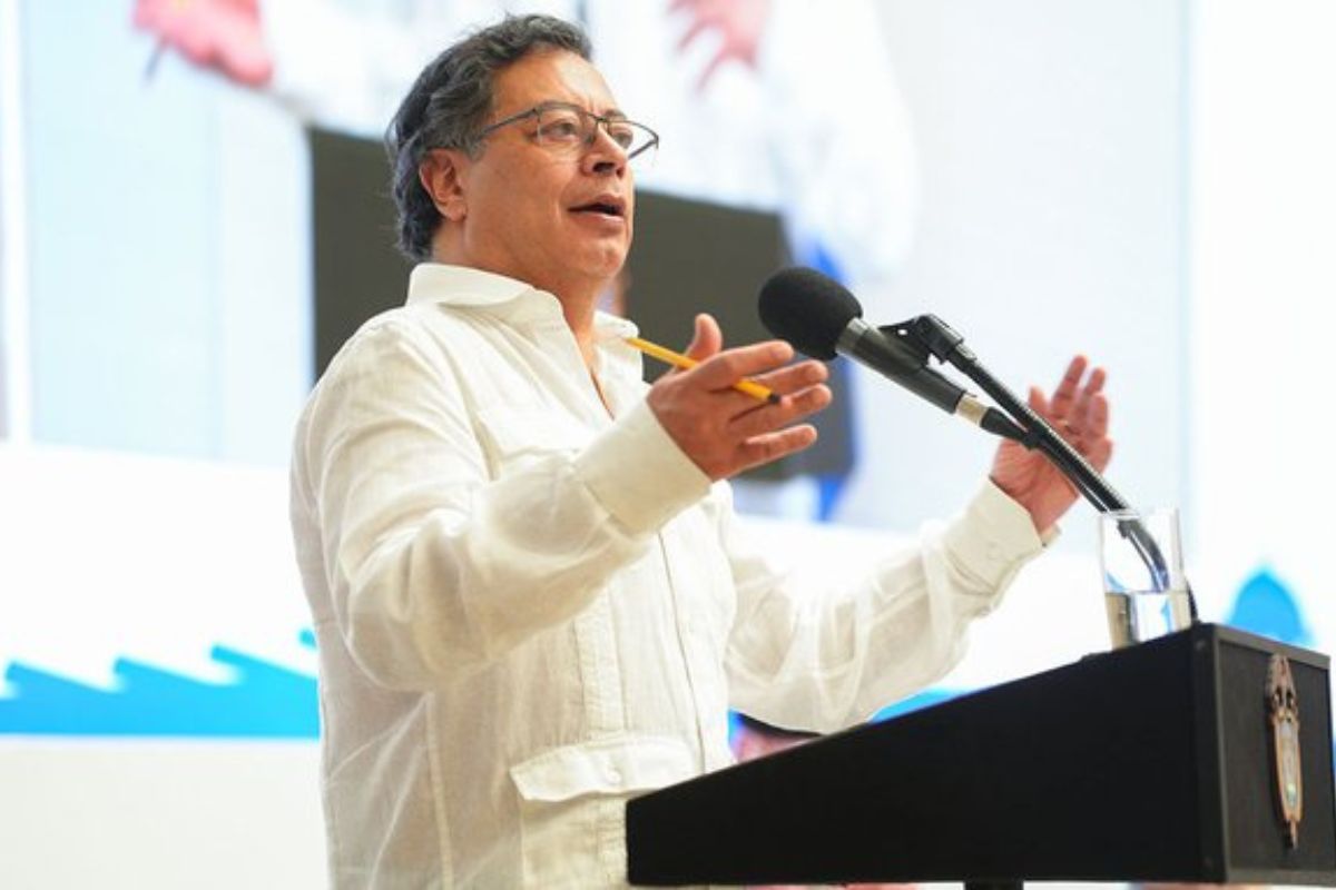 Gustavo Petro dice que la Inteligencia Artificial puede traer despidos masivos