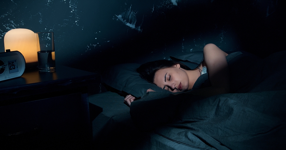 ¿Qué pasa si me baño de noche? Beneficios para la salud según expertos