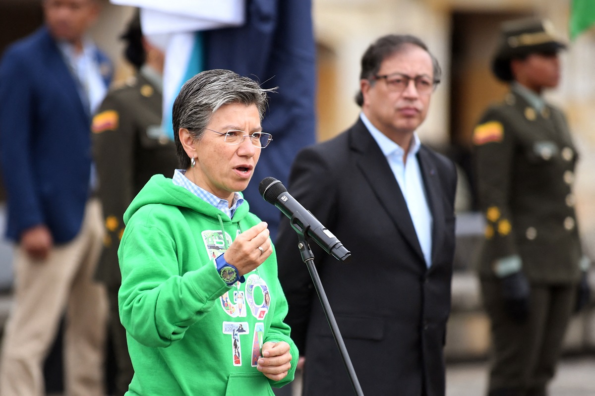 Claudia López a Gustavo Petro: "¿por qué no te callas?", por defensa de maduro