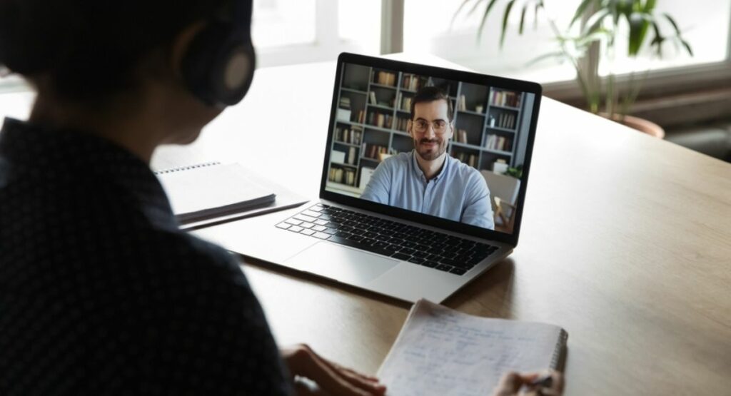Entrevista virtual / Shutterstock