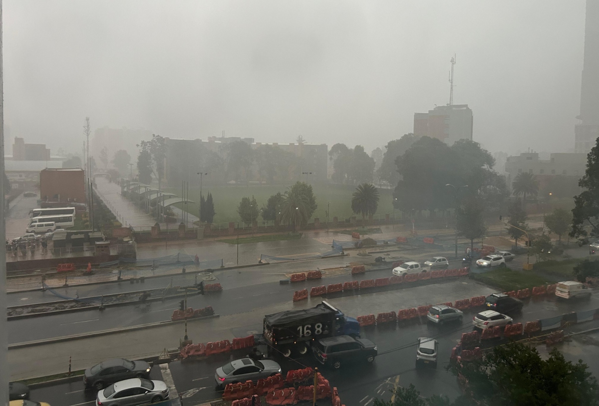 Bogotá hoy: fotos de aguacero en el norte con fuertes vientos y trancones