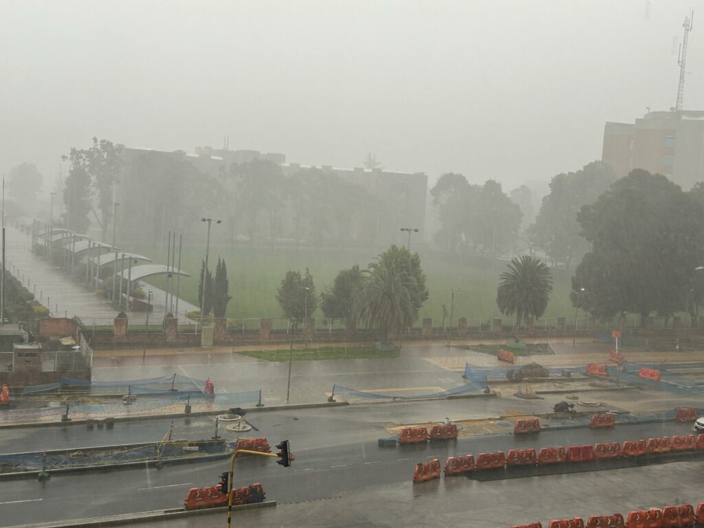 Bogotá hoy: fotos de aguacero en el norte con fuertes vientos y trancones/Foto: Pulzo.