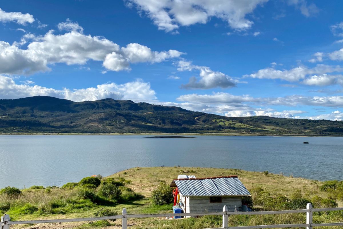 Imagen de embalse del Neusa.