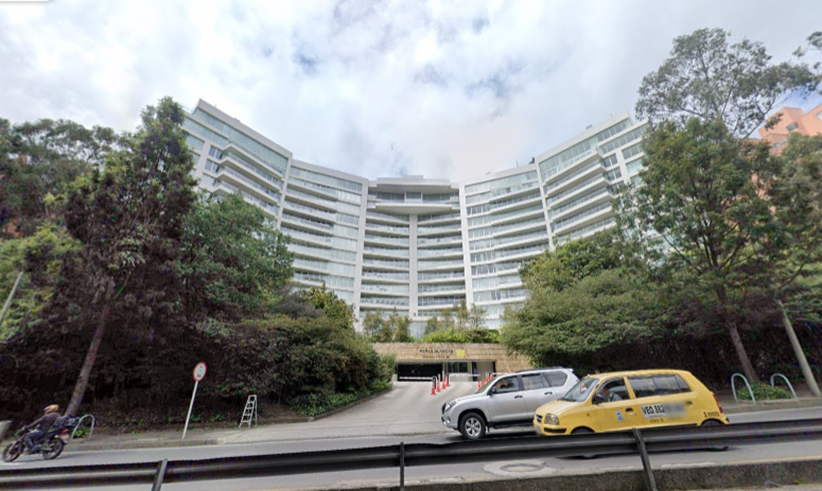 Sanción a constructoras del edificio Peñas Blancas.