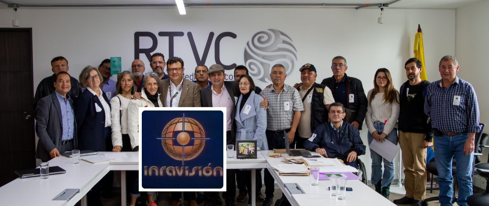 Fotos de Hollman Morris y de Inravisión, en nota de por qué RTVC cambiaría a Inravisión en Colombia: anuncio de posible modificación