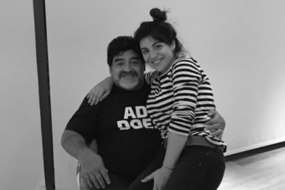 Hija de Maradona lanzó mensaje en el aniversario de su muerte: "No te moriste, te mataron"