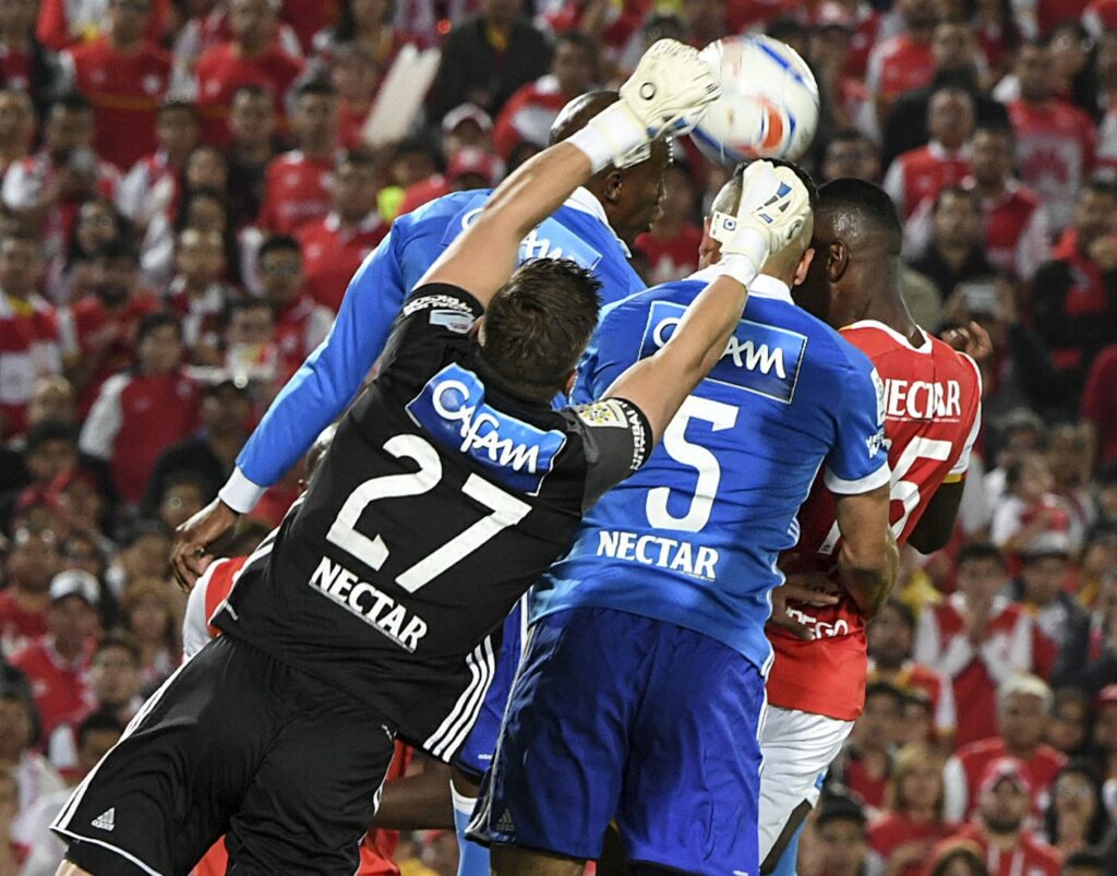 Vikonis en la final vs. Santa Fe / AFP