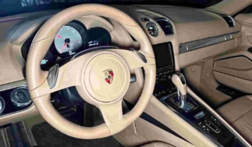 Porsche que está subastando el Gobierno/Foto: SAE