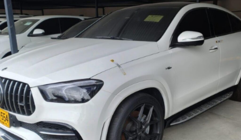 Carro Mercedes Benz que subastará el Gobierno/Foto: SAE.