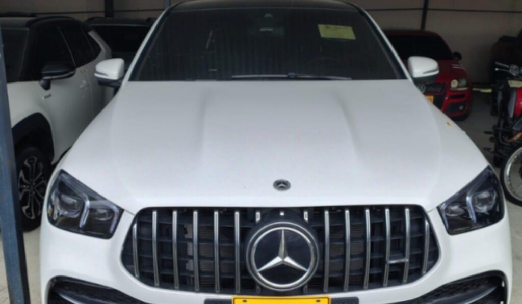 Carro Mercedes Benz que subastará el Gobierno/Foto: SAE.