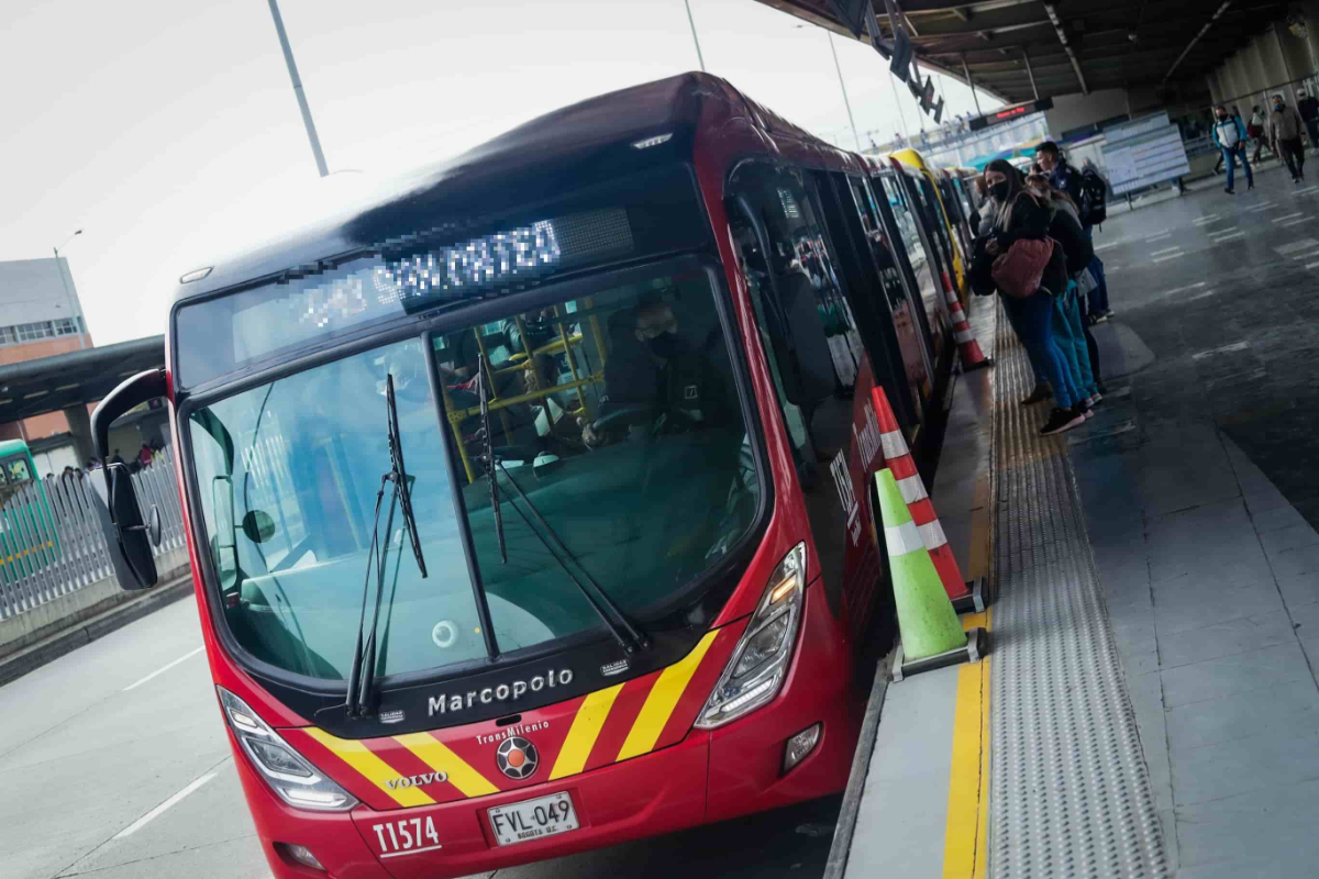 Pasaje de Transmilenio en Bogotá subiría en 2025: de cuánto sería el aumento y cuáles son los posibles descuentos que maneja el alcalde Galán. 