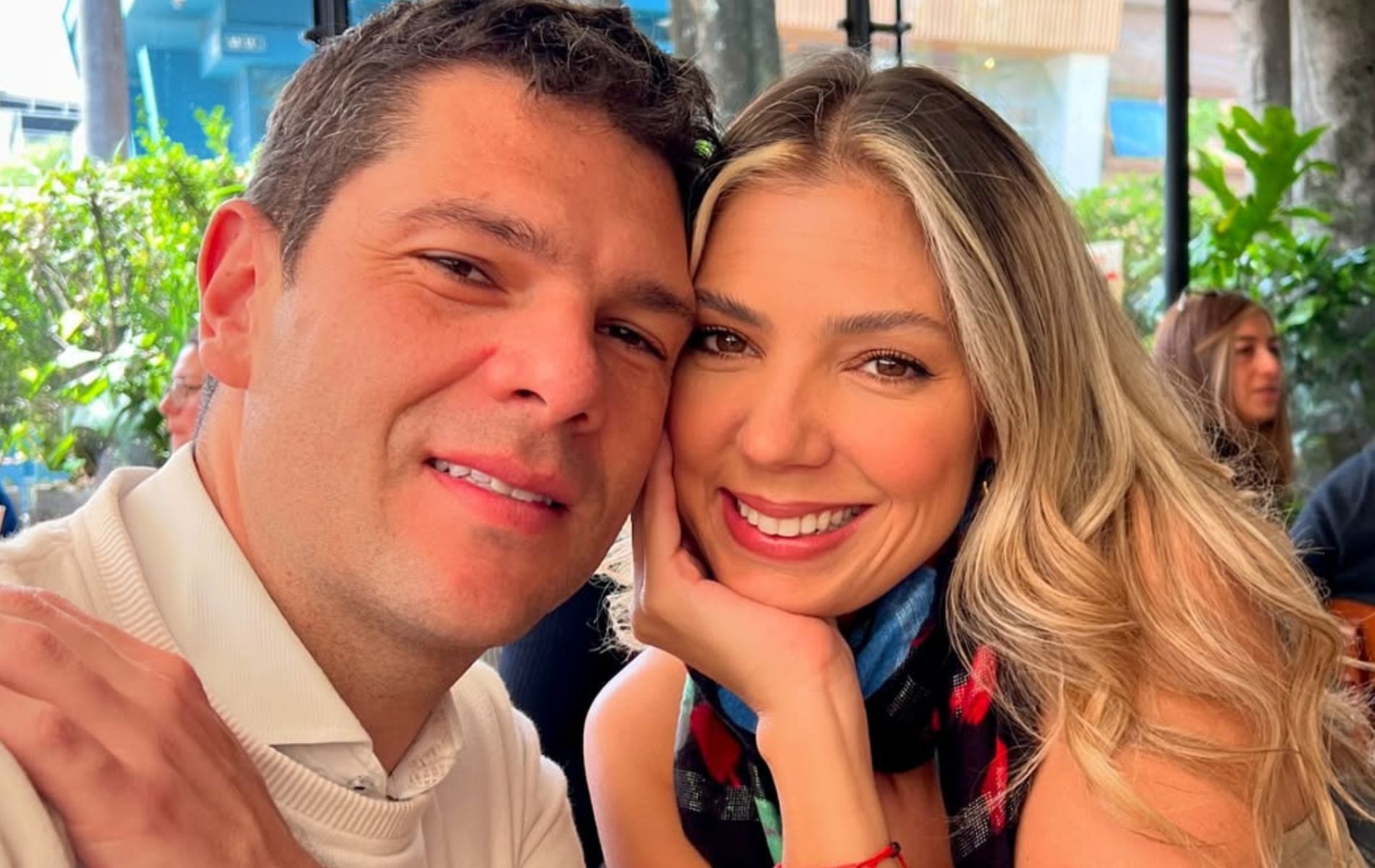 Ana María Navarrete derrocha amor con su novio Luis Eduardo Valencia en Roma