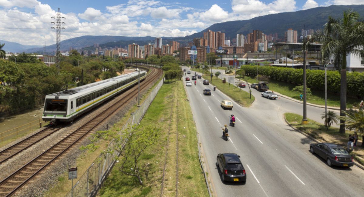 Pulzo le cuenta cuánto cuesta viajar de Bogotá a Medellín en carro ida-vuelta, incluyendo el valor de peajes y gasolina corriente.