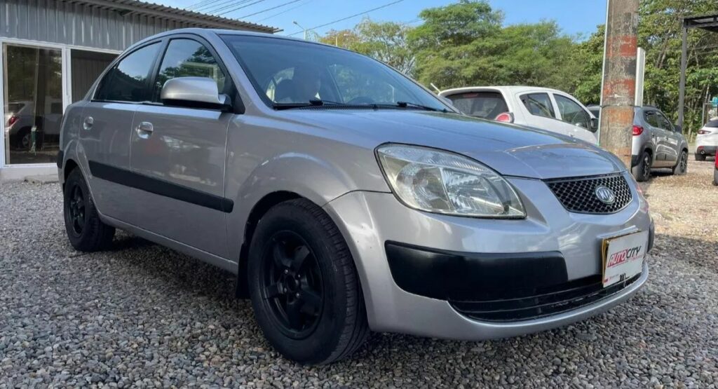 Kia Rio / Tucarro.com