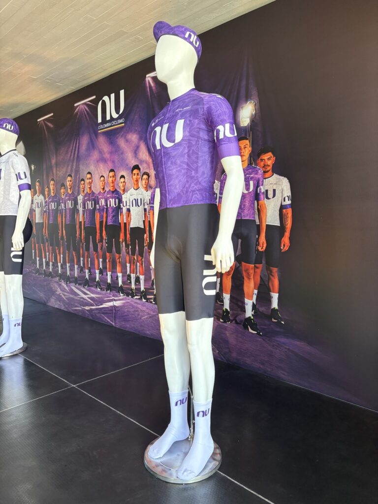 Uniforme del equipo Nu.