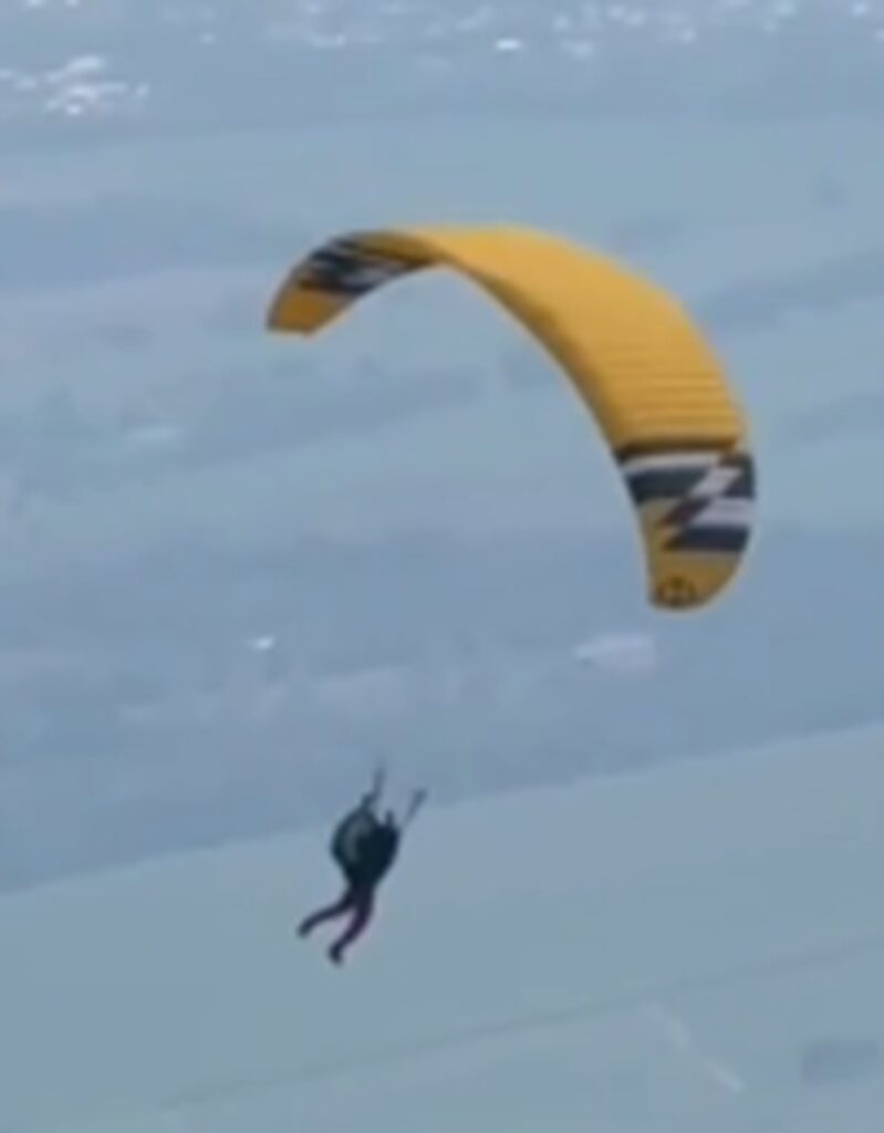 Momentos antes de la caída de la mujer turca. / Captura de pantalla.