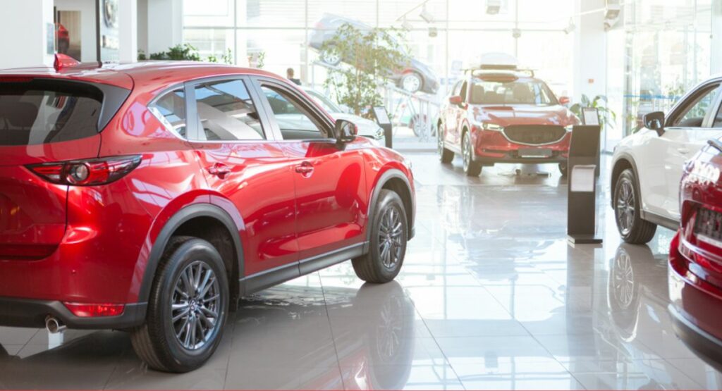 Venta de carros nuevos / Shutterstock