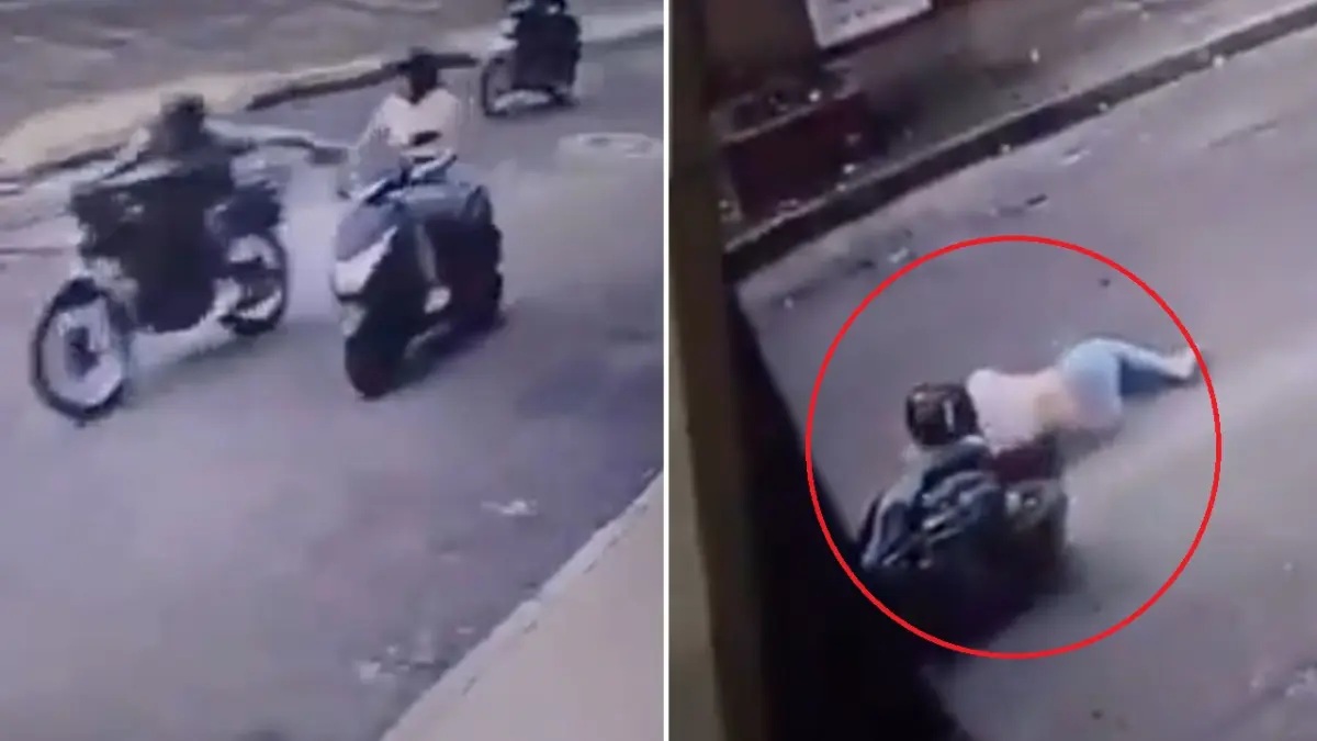 Así fue como un motoladrón tumbó a mujer en moto por robarle el bolso; quedó sin reacción y todo quedó en video. Acá, los detalles.