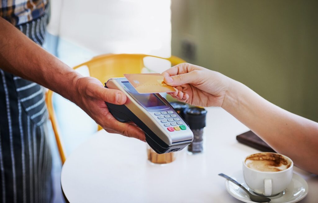 Pago con tarjeta crédito. / Shutterstock