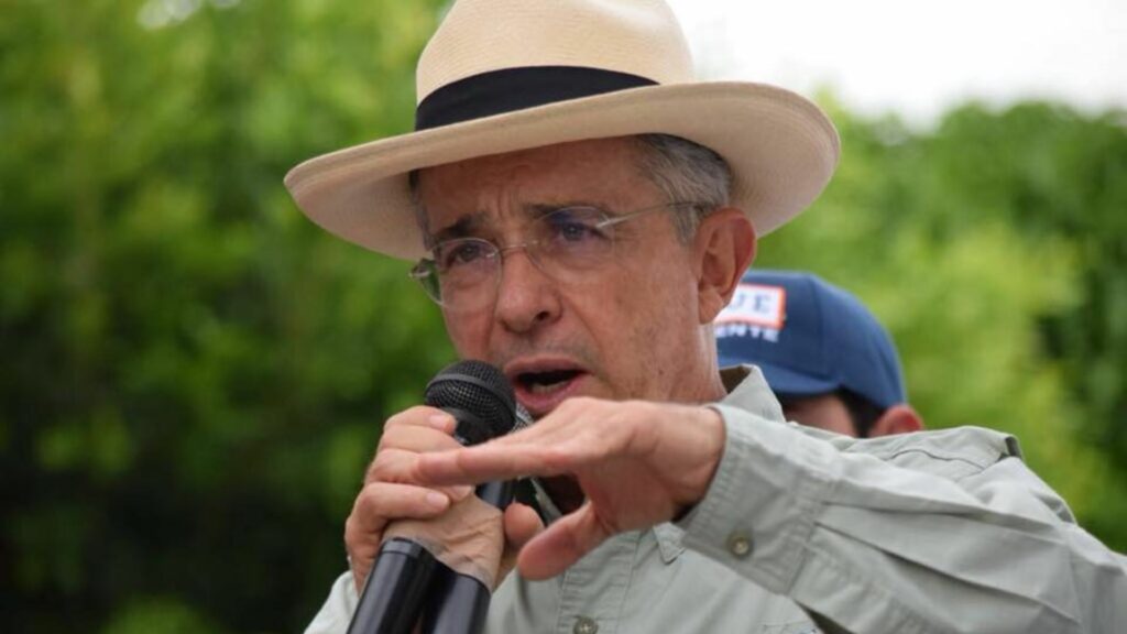 Álvaro Uribe / Facebook: Álvaro Uribe