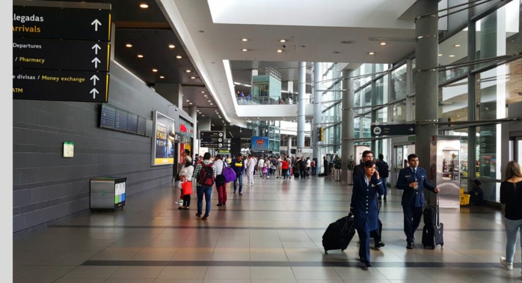 Trabajo en aeropuerto El Dorado / Shutterstock
