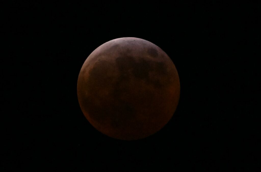 Luna de sangre vista desde Ciudad de México Yuri CORTEZ /
