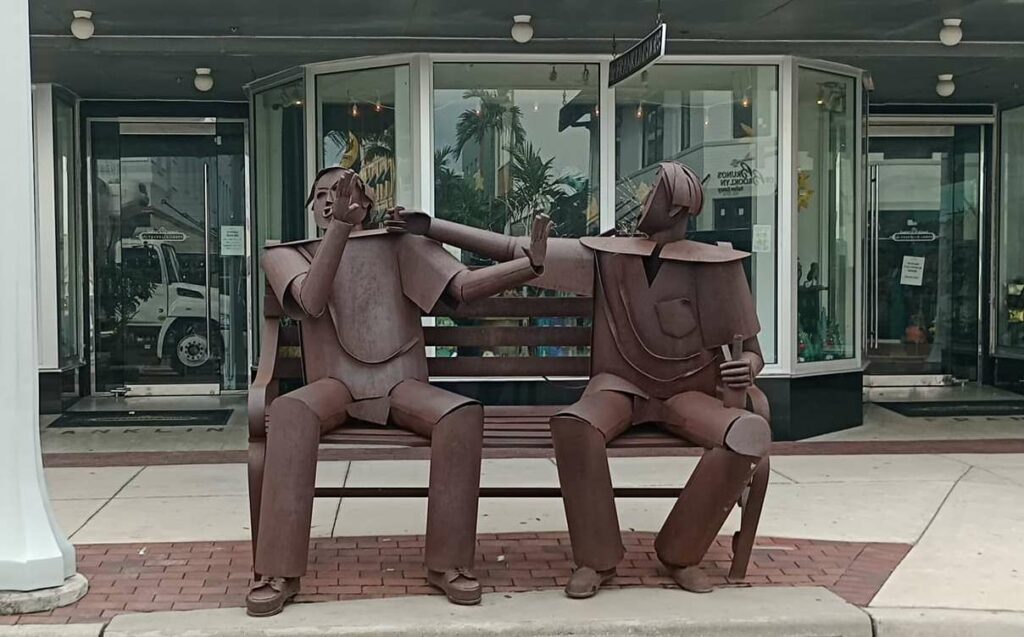 Obra del colombiano Edgardo Carmona en Fort Myers./ Óskar Ortiz- Pulzo