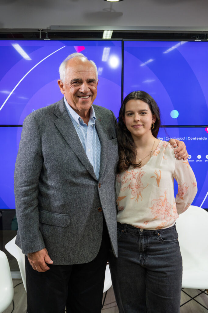 Samper y su nieta Candelaria. / Foto: Pulzo