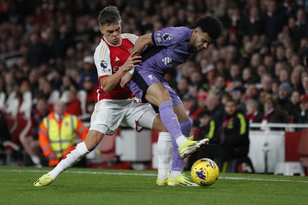 Luis Díaz vs. Arsenal. / AFP