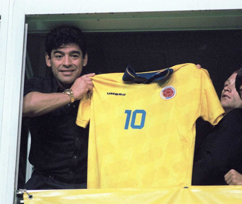 Diego Armando Maradona con la camiseta de Selección Colombia/Foto: AFP.