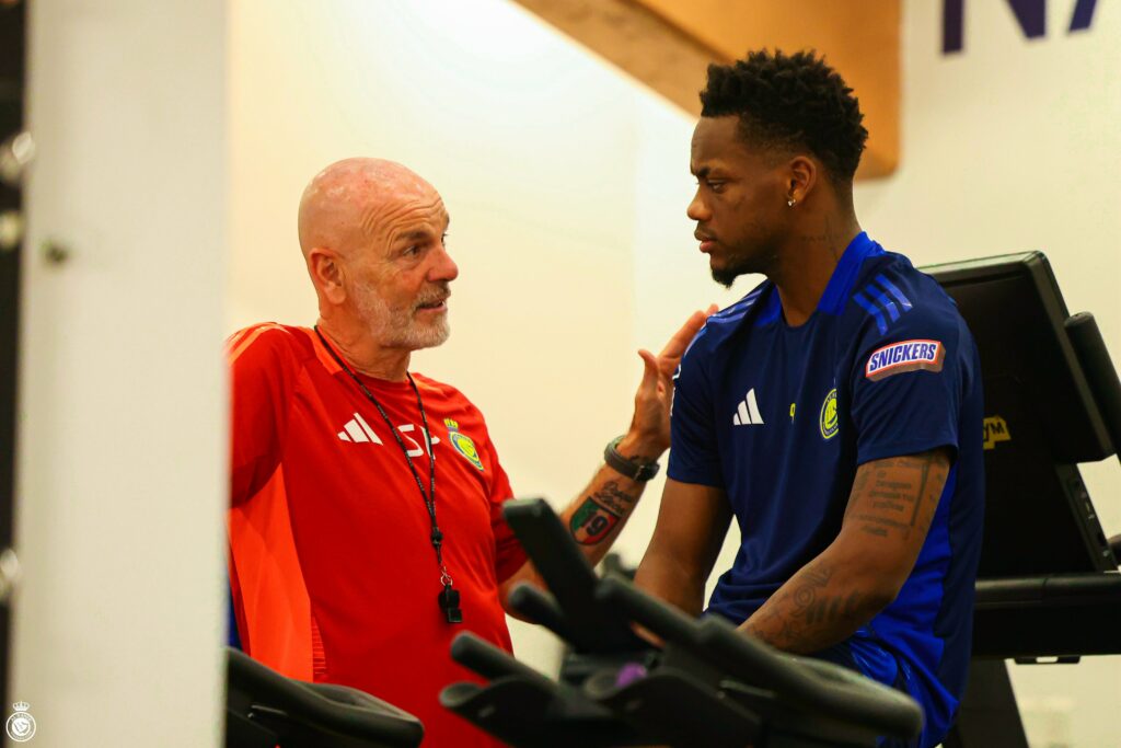 Jhon Jáder Durán y el técnico Stefano Pioli en Al Nassr/Foto: Al Nassr.