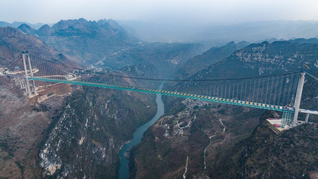 Puente Huajiang Canyon / Getty Images