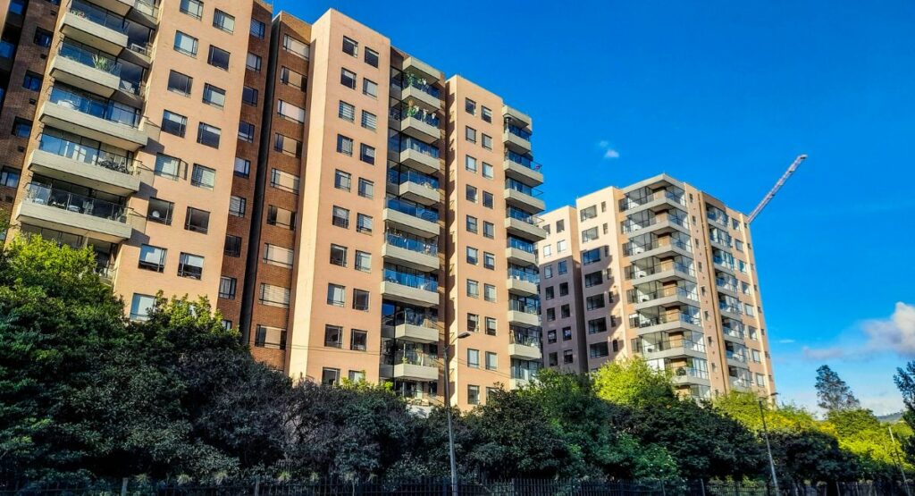 Edificio de apartamentos / Getty