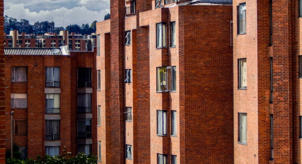 Edificio de apartamentos / Getty