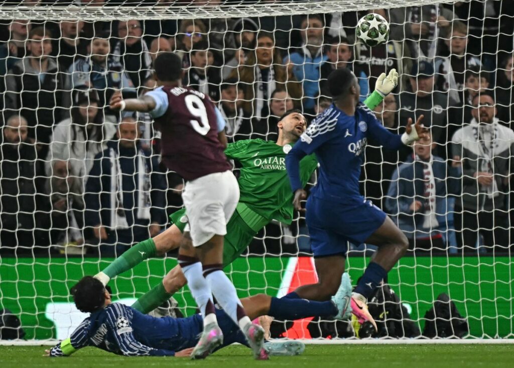 Atajada de Gianluigi Donnaruma en el Aston Villa vs. PSG por Champions League / AFP