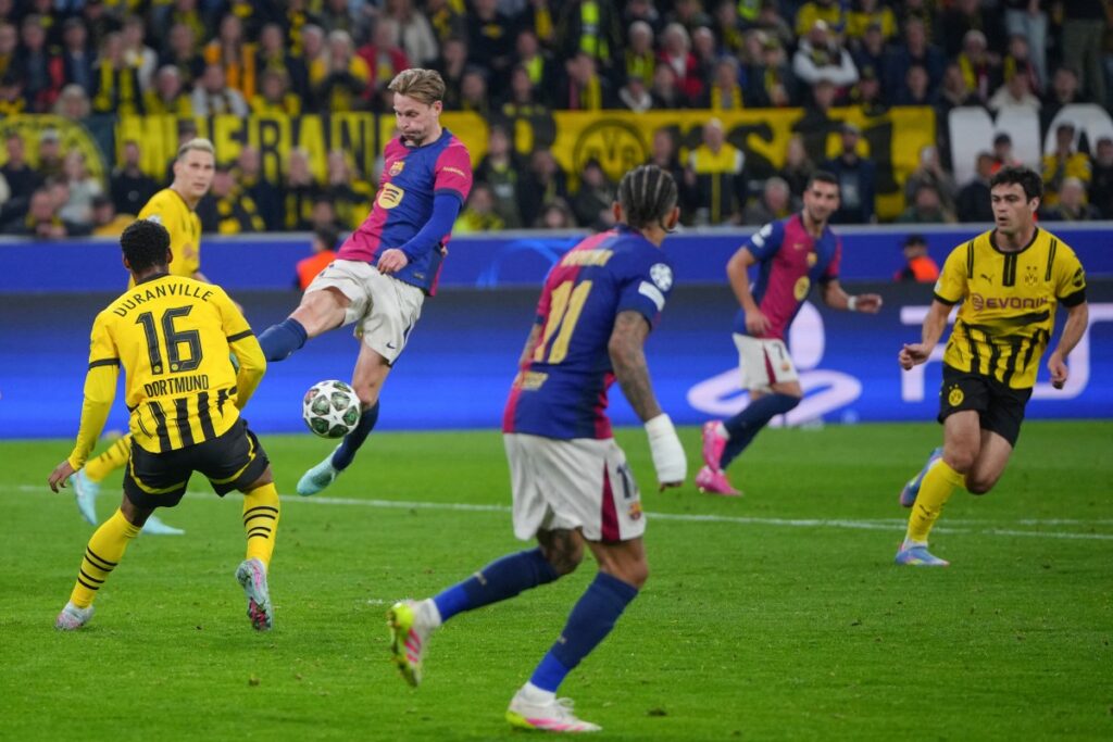Frenkie de Jong en el Borussia Dortmund vs. Barcelona en Champions League / AFP
