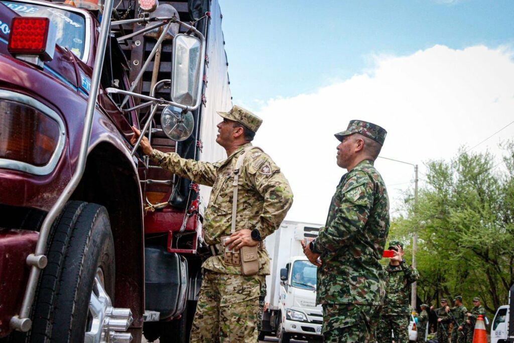 Refuerzan vías de Colombia en Semana Santa / Ejército Nacional