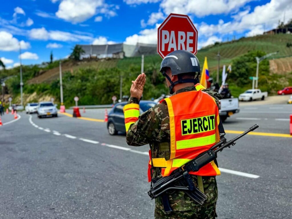 Refuerzan vías de Colombia en Semana Santa   Ejército Nacional