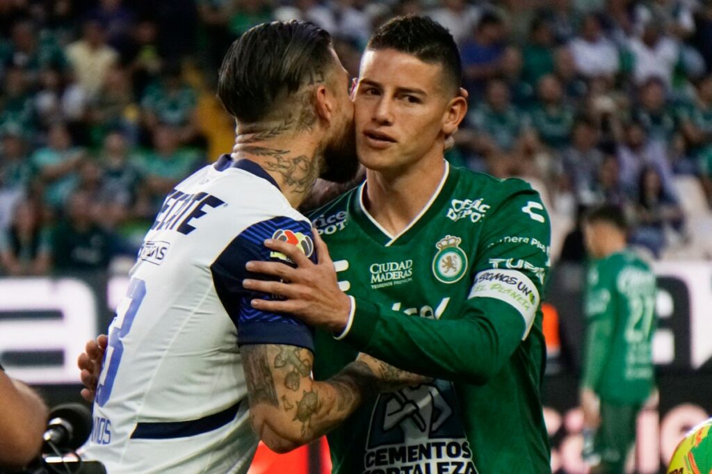 James Rodríguez y Sergio Ramos en León vs. Monterrey / AFP