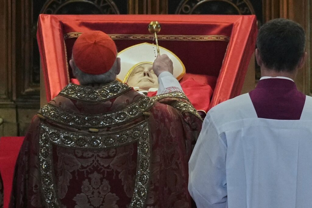 Cuerpo del papa Francisco en la Basílica de San Pedro