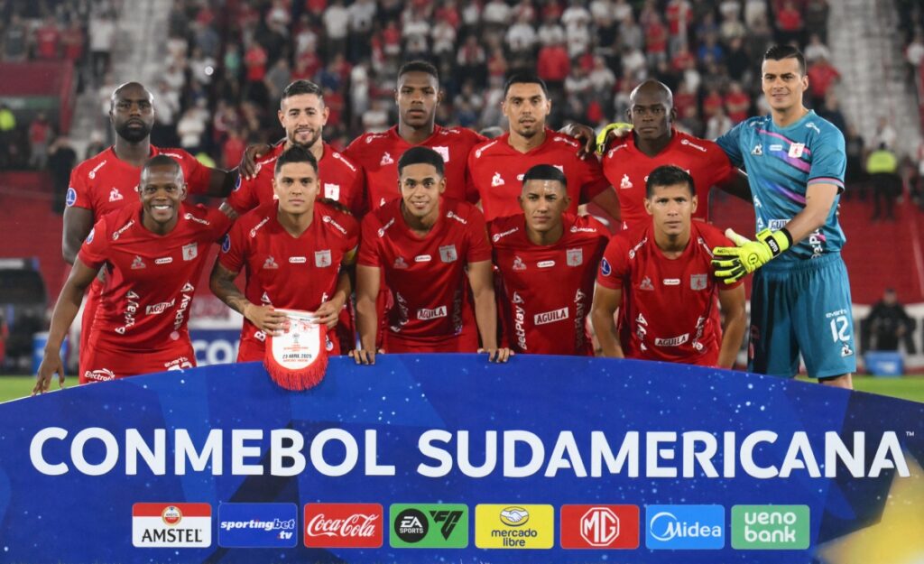 América de Cali frente a Huracán, por Copa Sudamericana / AFP