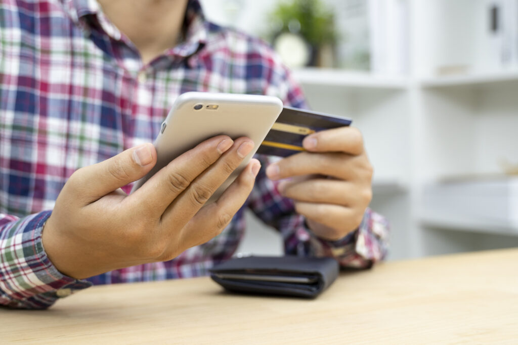 Cómo evitar estafas al hacer compras online para el Día de las Madres / Getty Images